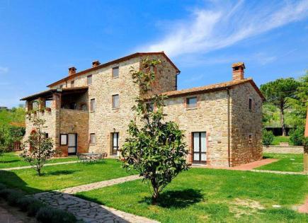 Villa for 1 800 000 euro in Tuoro sul Trasimeno, Italy