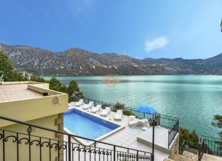 Haus für 1 200 000 euro in Kotor, Montenegro