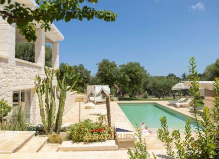 Villa for 1 650 000 euro in Ostuni, Italy