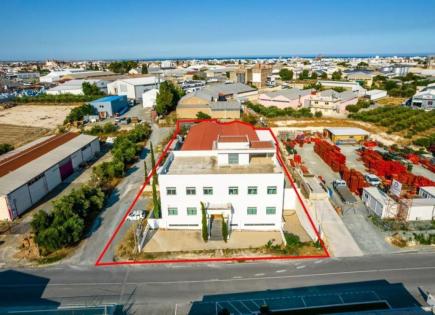 Commercial property for 1 150 000 euro in Larnaca, Cyprus