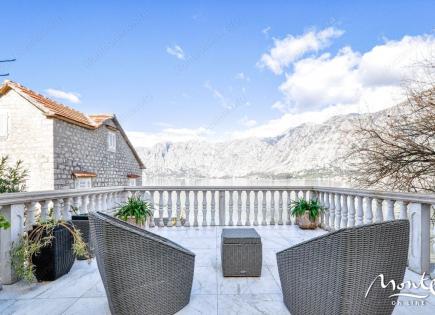 Casa adosada para 409 000 euro en Kotor, Montenegro