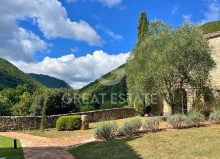 House for 250 000 euro in Umbertide, Italy