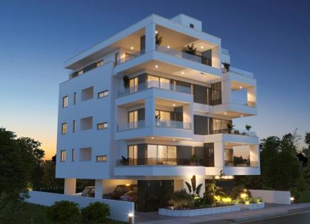 Commercial apartment building for 2 500 000 euro on Finikoudes Beach, Cyprus