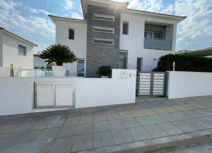 House for 6 000 euro per month in Parekklisia, Cyprus