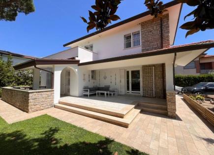 Villa pour 2 750 000 Euro à Forte dei Marmi, Italie