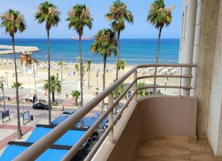 Flat for 450 000 euro on Finikoudes Beach, Cyprus