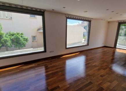 Maison pour 2 900 Euro par mois à Strovolos, Chypre