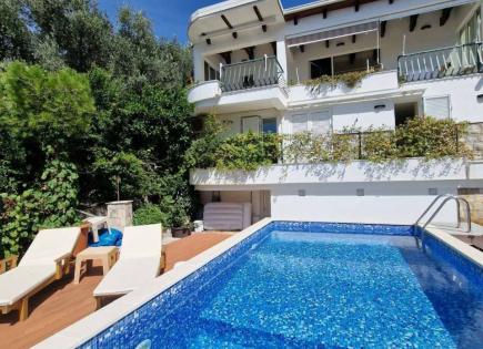 Casa para 2 000 euro por mes en Sveti Stefan, Montenegro