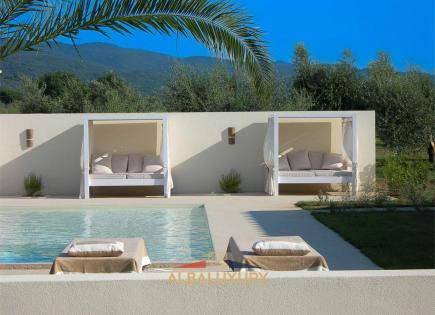 Villa in Castagneto Carducci, Italy (price on request)