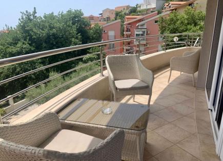 Flat for 205 000 euro in Petrovac, Montenegro