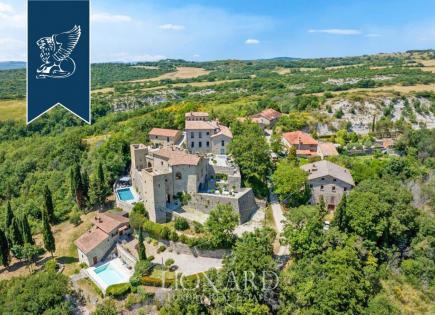 Castle in Pieve Santo Stefano, Italy (price on request)