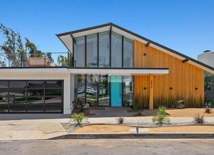 House for 2 090 857 euro in Los Angeles, USA