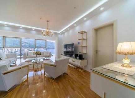 Penthouse für 5 000 euro pro Monat in Becici, Montenegro