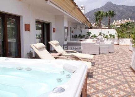 Penthouse for 2 300 000 euro in Marbella, Spain