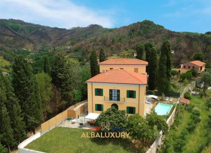 Villa für 1 600 000 euro in Massarosa, Italien