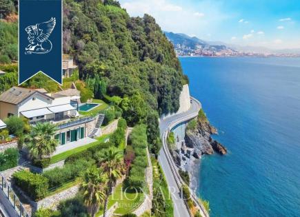 Villa for 2 300 000 euro in Genova, Italy