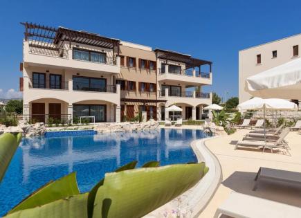 Piso para 3 000 euro por mes en Aphrodite Hills, Chipre