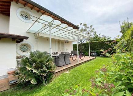 House for 1 500 000 euro in Marina di Pietrasanta, Italy