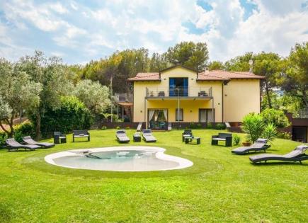 Villa for 1 500 000 euro in Andora, Italy