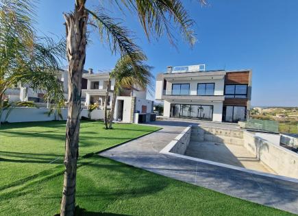 House for 2 000 000 euro in Parekklisia, Cyprus