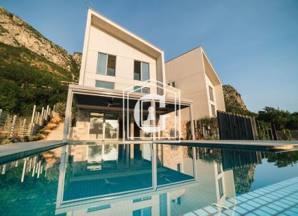 Villa for 1 150 000 euro in Rezevici, Montenegro