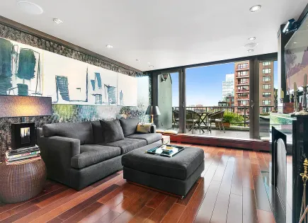 Penthouse for 2 824 656 euro in New York City, USA