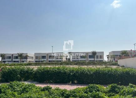 Land for 656 860 euro in Dubai, UAE