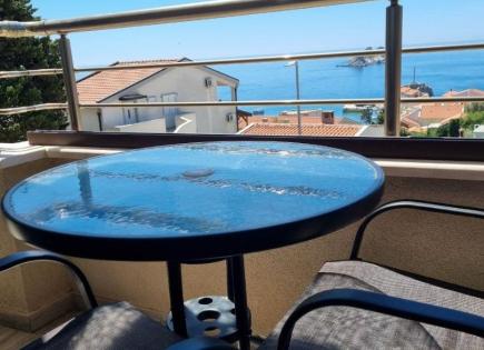 Flat for 290 000 euro in Petrovac, Montenegro