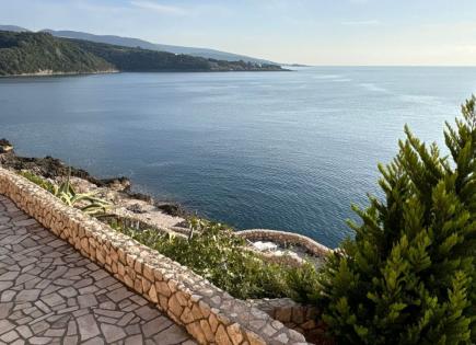Flat for 268 200 euro in Dobra Voda, Montenegro