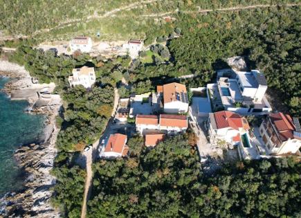 Grundstück für 220 000 euro in Kotor, Montenegro