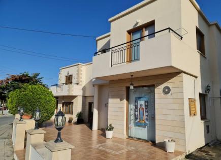 Commercial property for 1 200 euro per month in Latsia, Cyprus