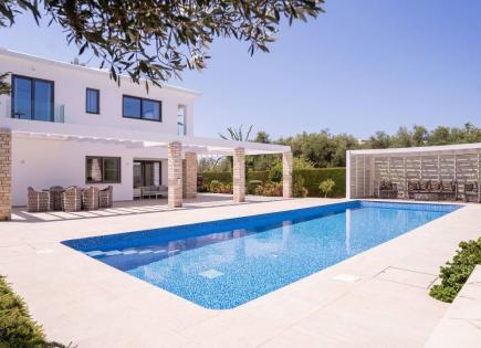 House for 7 000 euro per month in Paphos, Cyprus