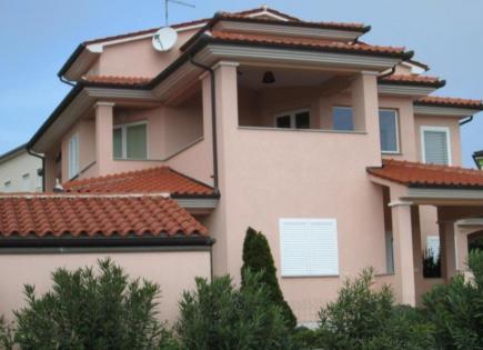 Maison pour 1 000 000 Euro à Premantura, Croatie