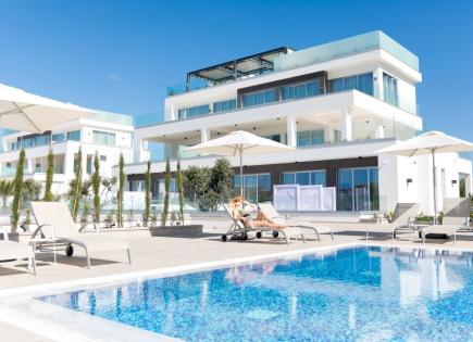 Propiedad comercial para 3 000 000 euro en Agia Napa, Chipre