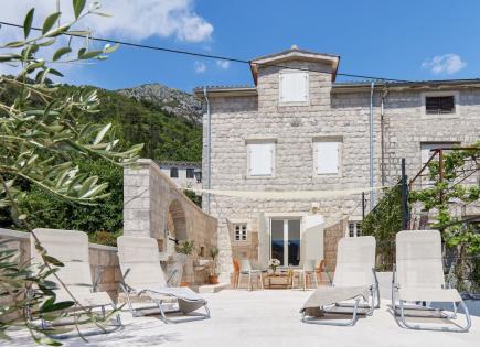 Haus für 1 200 000 euro in Kotor, Montenegro