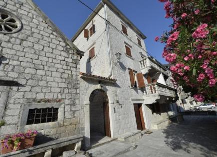 Haus für 1 400 000 euro in Kotor, Montenegro