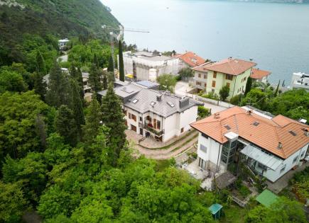 Penthouse for 990 000 euro on Lake Garda, Italy