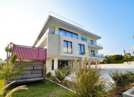 Apartment for 700 000 euro in Larnaca, Cyprus