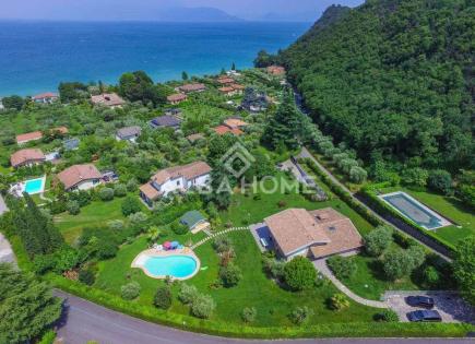 Villa for 2 300 000 euro in Manerba del Garda, Italy