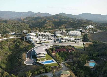 Penthouse for 1 080 000 euro in Estepona, Spain
