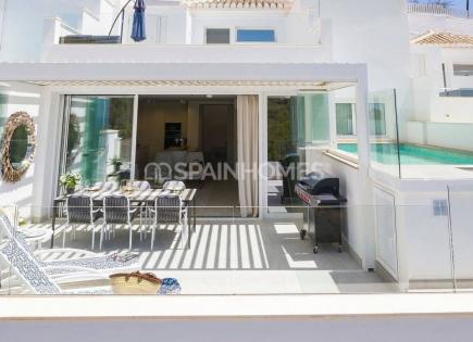 Casa adosada para 685 000 euro en España