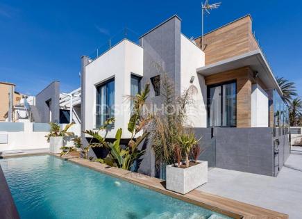 Villa for 940 000 euro in Torrevieja, Spain