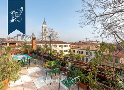 Apartment for 1 800 000 euro in Venice, Italy