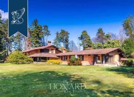 Villa für 1 680 000 euro in Novara, Italien
