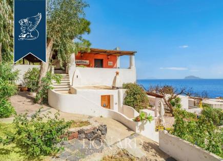 Villa for 3 900 000 euro in Messina, Italy