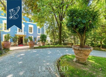 Villa for 2 300 000 euro in Lucca, Italy