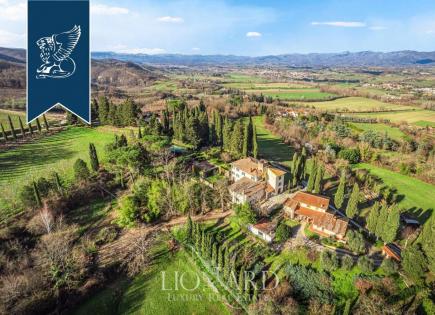 Farm for 900 000 euro in Florence, Italy