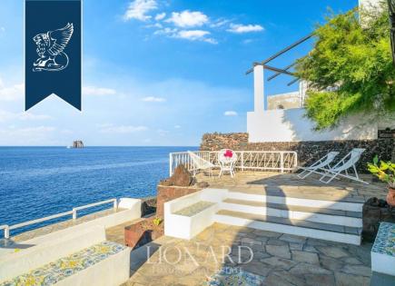 Villa for 2 850 000 euro on Lipari, Italy