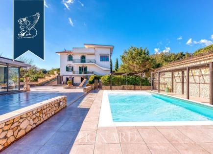 Villa for 3 200 000 euro in Naples, Italy