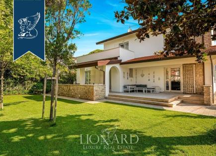 Villa für 2 600 000 euro in Forte dei Marmi, Italien